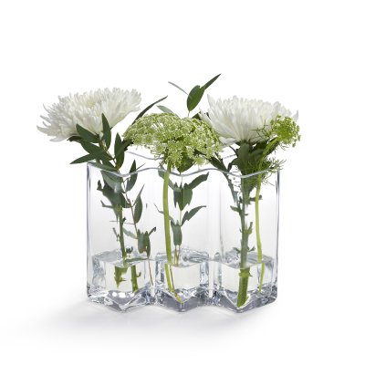 Vacker vas i munblåst glas