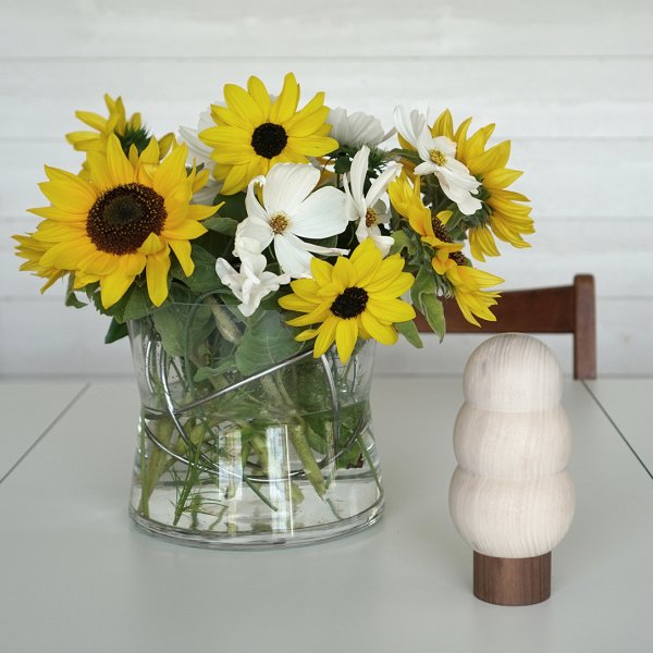 Sphere vase är som ett smycke till blommorna