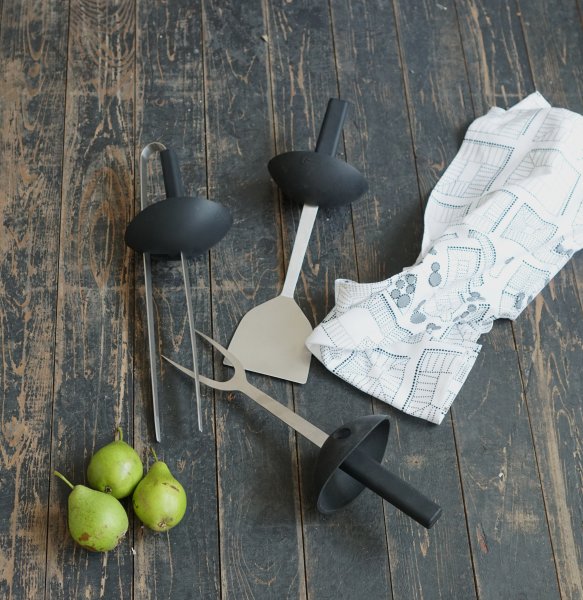Fork, spatula and tongs in one pack