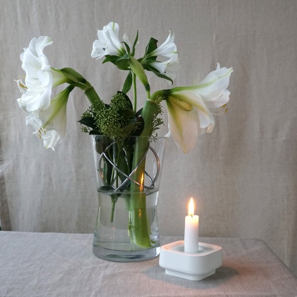 Stumpastaken Ettan vit med Sphere vase